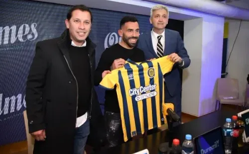 Debuta Tévez como DT, pero sin firmar la planilla.