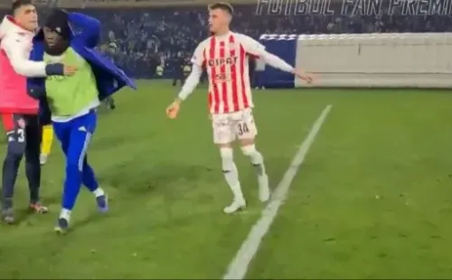 Descontrol del jugador peruano.
