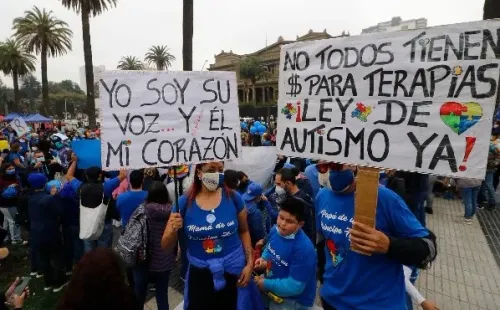 Marcha por el Día de la Concientización del Autismo: 2 de abril 2022.    (Foto: Agencia Uno)