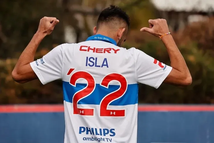 Mauricio Isla fue presentado esta semana en Universidad Católica y está convocado para el encuentro ante Unión San Felipe por Copa Chile. Foto: Agencia Uno.