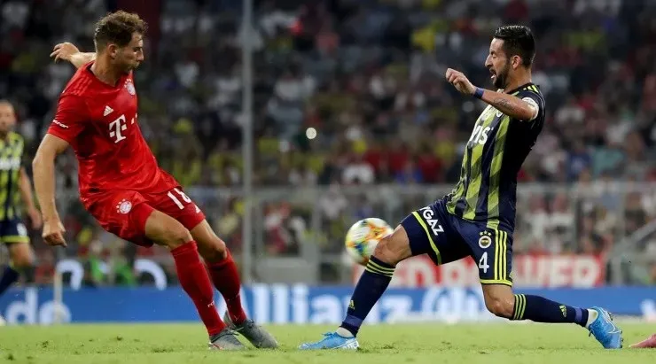 Fenerbahce abre sus puertas al buinense y lo hace debutar el 27 de julio de 2017, por las clasificatorias de la Europa League ante Sturm Graz