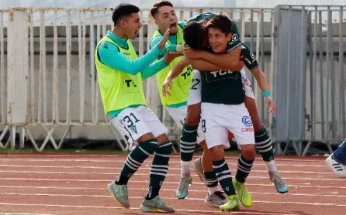 Matías Plaza fue la gran figura del partido. El joven jugador de Santiago Wanderers anotó el gol del empate y fue el que más peligro generó a Curicó Unido. Sin embargo, no sirvió de nada. Foto: Agencia Uno