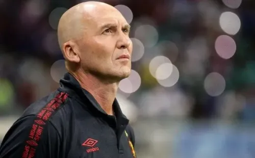 Gilmar Dal Pozzo deja la banca del Sport Recife de Javier Parraguez. Foto: Comunicaciones S. Recife.