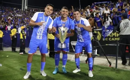 Iván Morales celebró junto a sus compañeros. (Foto: @CruzAzul)