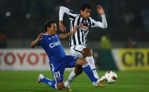 Marcelo Díaz enfrentó a Libertad con la U en la Copa Libertadores 2012. | Foto: Getty