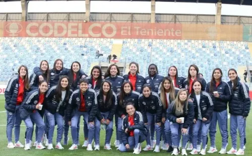 Las jugadoras de La Roja están listas para el amistoso. (Carlos Parra / ANFP)