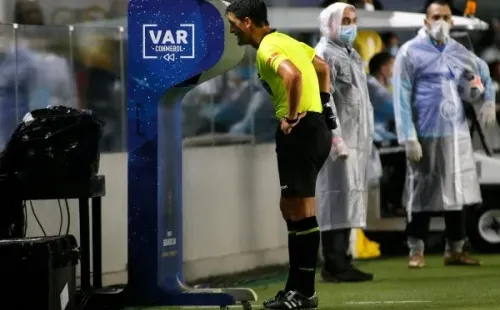 El VAR se suma a toda la fase final de la Copa Sudamericana. Foto: Getty Images