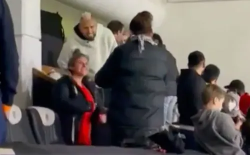 Arturo Vidal estuvo presente en el Monumental para el triunfo de Colo Colo ante Inter de Porto Alegre por Copa Sudamericana. El King aumenta los rumores sobre un posible retorno. Foto:Twitter @rodrigogomezf