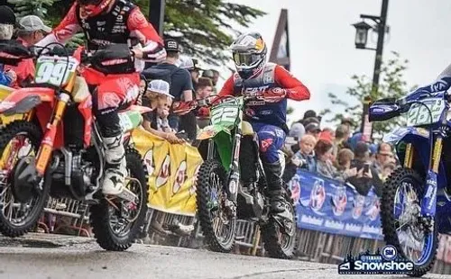 Pese a que largó de buena forma, Benjamín Herrera tuvo problemas mecánicos en su moto al caer en una zona pantanosa. Foto: Cedida por Red Bull Content Pool.