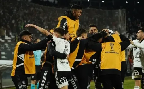 Quinteros y sus pupilos celebraron con todo en Copa Sudamericana. | Foto: Guille Salazar