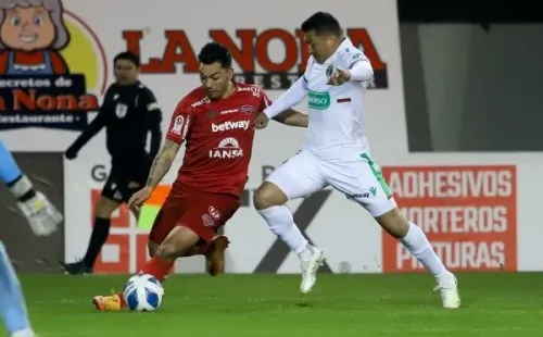 Lorenzo Reyes no pudo ayudar a Ñublense a llevarse la victoria. | Foto: Agencia Uno