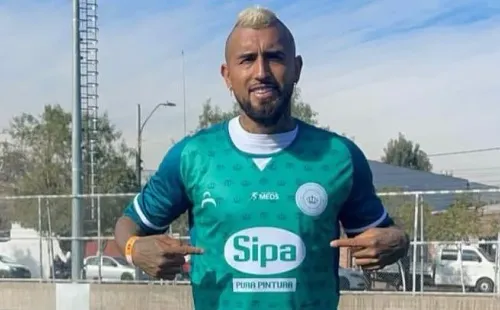 Presentando nuevo auspiciador para su club.