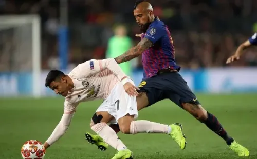 Alexis Sánchez y Arturo Vidal compartieron en el Inter de Milán, pero también se enfrentaron cuando uno estaba en el Manchester United y el otro, en el Barcelona.