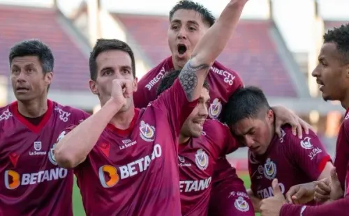 Federico Andrada y Deportes La Serena festejan el tanto de la victoria ante O’Higgins de Rancagua.