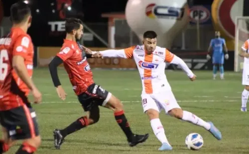 Deportes Antofagasta reclamó por los cobros frente a Cobresal. Foto: Agencia Uno