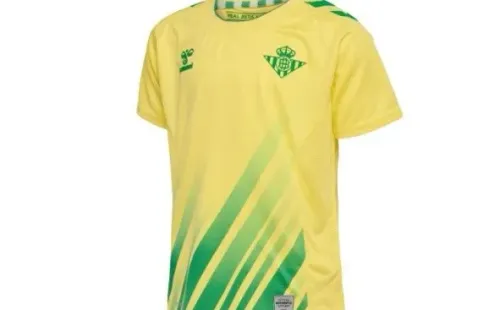 La primera camiseta de arquero del Betis para la temporada 2022/23. Foto: Tienda Betis