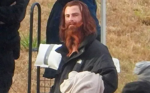 Este será el extravagante look de Hemsworth para Furiosa.(Foto: Daily Mail)