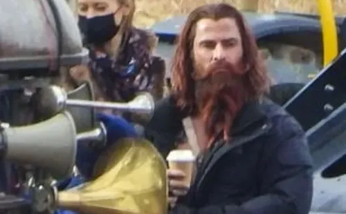 Este será el extravagante look de Hemsworth para Furiosa.(Foto: Daily Mail)