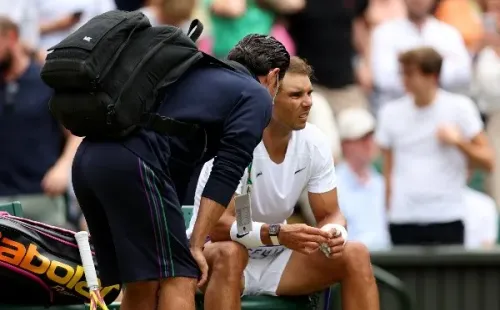Rafael Nadal se retiró de Wimbledon tras sufrir una rebelde lesión. Foto: Getty Images