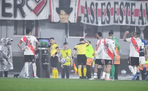 Tobar causó polémica con su arbitraje en octavos de final de Copa Libertadores. | Foto: Getty