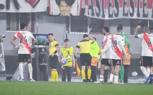 Roberto Tobar tuvo que tomar una decisión complicada. (Foto: Getty Images)