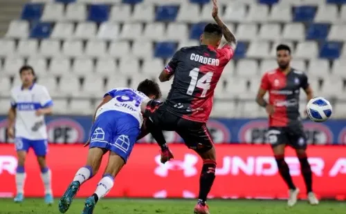 Diego Valencia marcó de palomita ante Deportes Antofagasta.