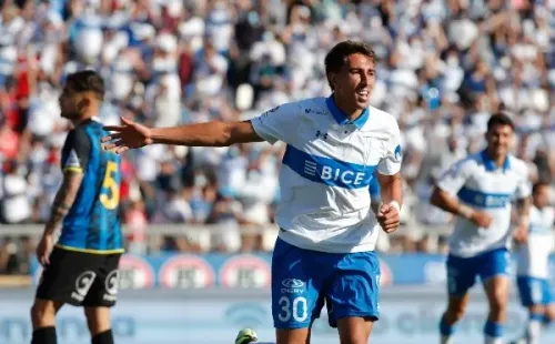 Diego Valencia celebra uno de los 31 goles que anotó en la Universidad Católica.