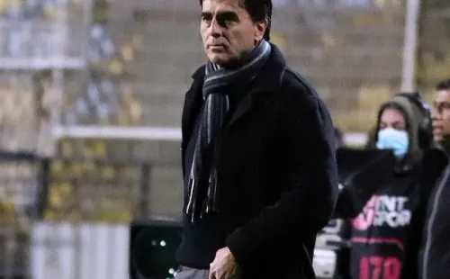 Gustavo Quinteros tiene que mover mucho sus piezas. (Foto: Agencia Uno)
