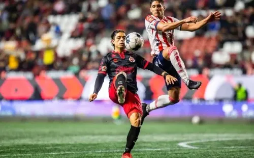 Joaquín Montecinos ante las Chivas de Guadalajara. Foto: Getty Images.