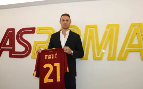 Matic se reencontró con Mou al reforzar a la Roma