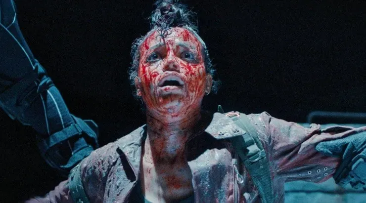 Ella Balinska tuvo que “des-aprender” su entrenamiento en combate para Resident Evil.(Foto: Netflix)