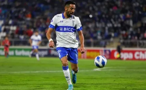 Mauricio Isla se estrenó con la UC en Copa Chile.