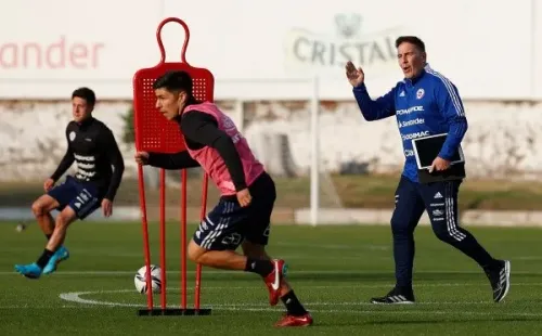 Lejos del fútbol, Berizzo se distrae jugando tenis en sus pocos tiempos libres. | Foto: Comunicaciones ANFP