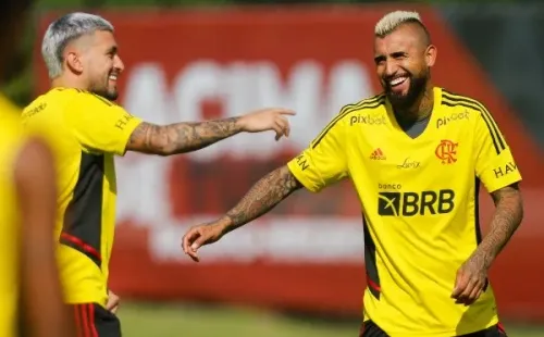 Puras risas con Giorgian De Arrascaeta. Foto:crflamengo.