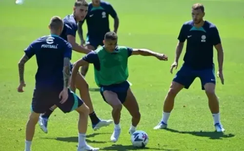 Alexis comenzó la pretemporada en el Inter pero no llevaron al partido.