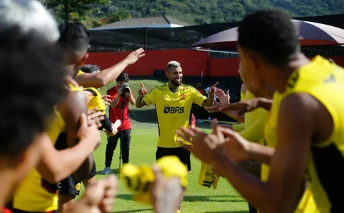 La bienvenida de los compañeros al King. Foto: crflamengo