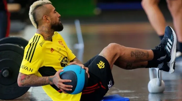 Arturo Vidal realiza un trabajo personalizado para alcanzar su mejor forma para el debut en Flamengo
