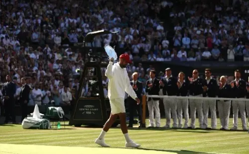 Kyrgios luchó ante un impecable Djokovic y se quedó con el segundo lugar de Wimbledon. | Foto: Getty