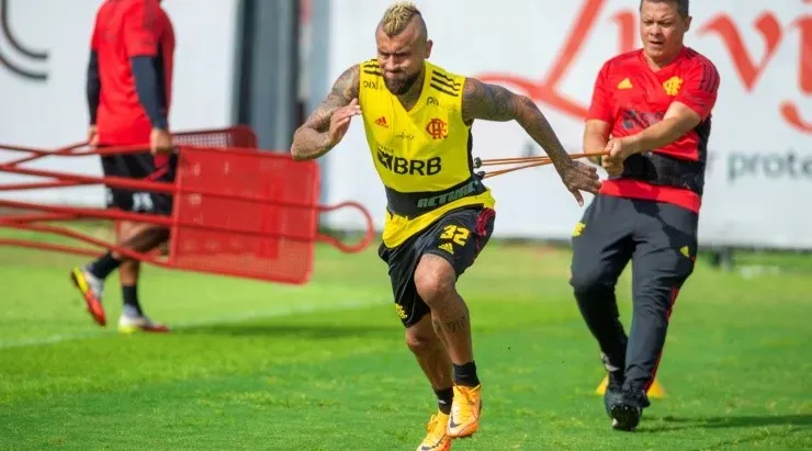 Arturo Vidal trabaja en su puesta a punto de cara al debut oficial del mediocampista chileno con la camiseta de Flamengo