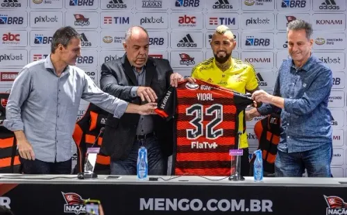 Arturo Vidal fue presentado con bombos y platillos en el Mengão. | Foto: Flamengo