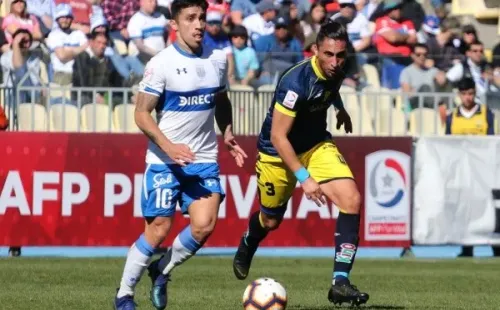 Martínez enfrentando a la UC, el club que lo formó.