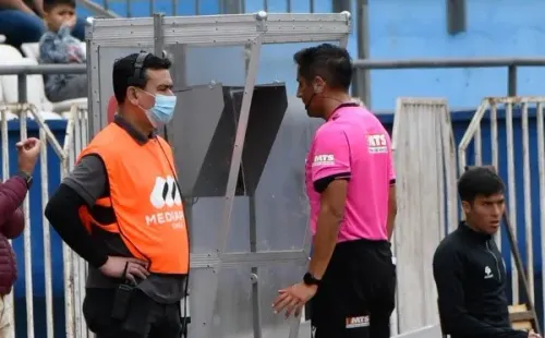 Gilabert acudió cuatro veces al VAR. (Foto: Agencia Uno)