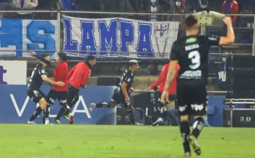 Maxi Salas celebra su gol contra Católica (Agencia Uno)