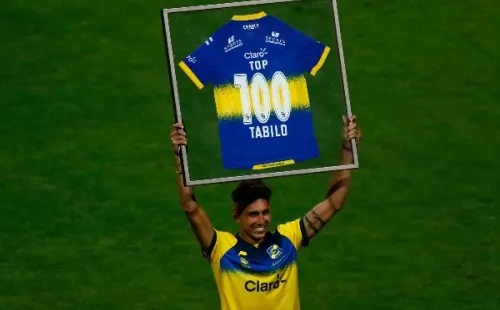 Jano fue homenajeado en el Estadio Sausalito, para el empate 1-1 entre Everton y Curicó Unido el 5 de marzo. | Foto: Agencia Uno