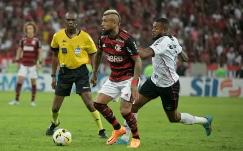 Arturo Vidal en Copa de Brasil: empate del Flamengo versus Athletico Panaraense.