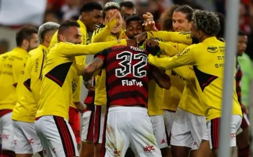 Camotera a Vidal: el bautizo por su primer gol con el Flamengo.