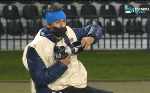 La venda en la cabeza para el fotógrafo.