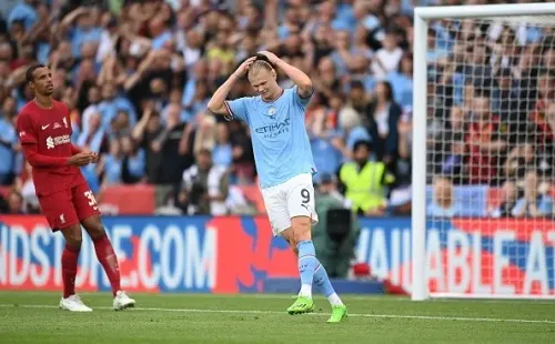 Haaland se lamenta la farra de un gol increíble en su amargo debut oficial con el Manchester City.