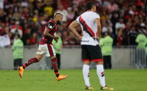 Arturo Vidal en el triunfo del Flamengo sobre Goianiense