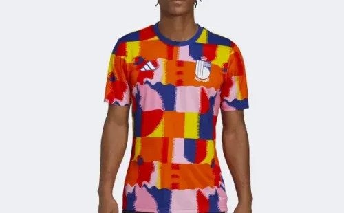 La camiseta prepartido de esta línea de vestuario. (Foto: adidas)